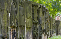 Epitaphien auf dem Weberfriedhof Foto: Thomas Glaubitz Epitaphien auf dem Weberfriedhof Foto: Thomas Glaubitz